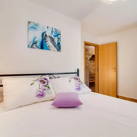 Zoro Comfortable Holiday home *