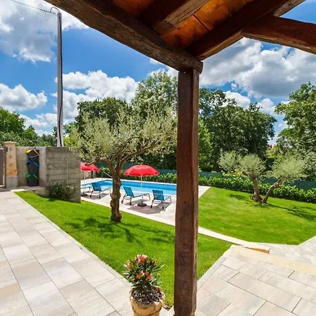 Zoro Comfortable Holiday home
